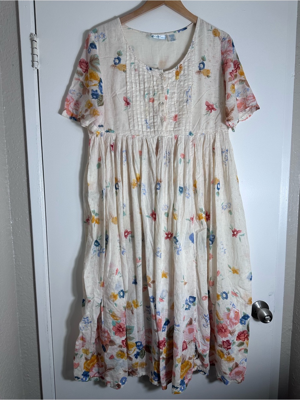 Vintage Cream Floral Midi Dress with Pintuck Bodice Cottagecore boho